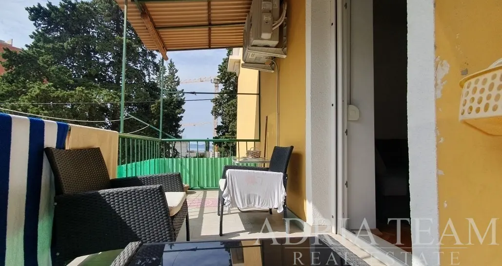 RENOVIRAN TROSOBAN STAN S DODATNIM STAMBENIM PROSTOROM I PARKINGOM – ZADAR, MARASKA PARK