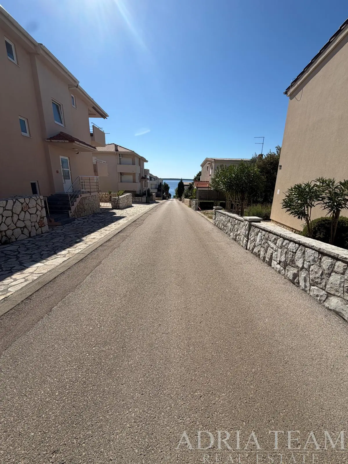 Namješten dvosoban apartman, samo 90 m od mora - Mandre, otok Pag