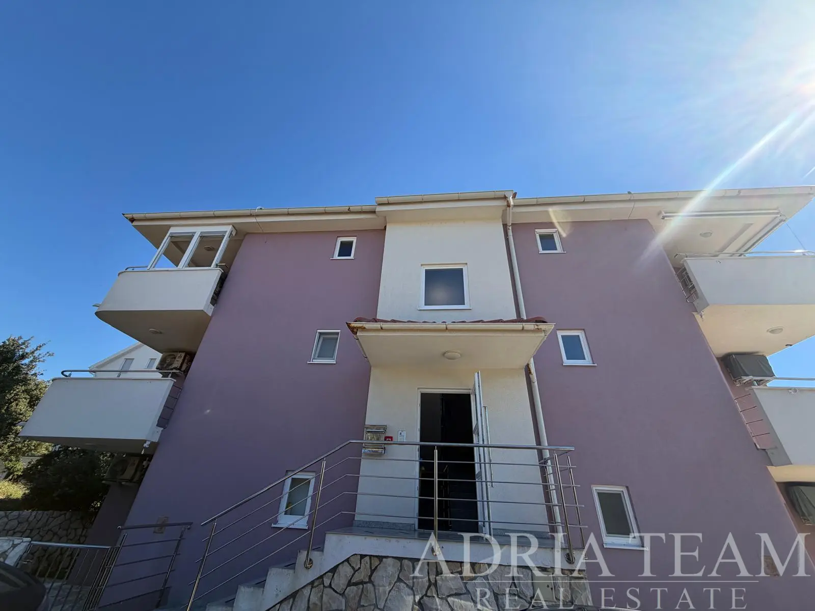 Namješten dvosoban apartman, samo 90 m od mora - Mandre, otok Pag