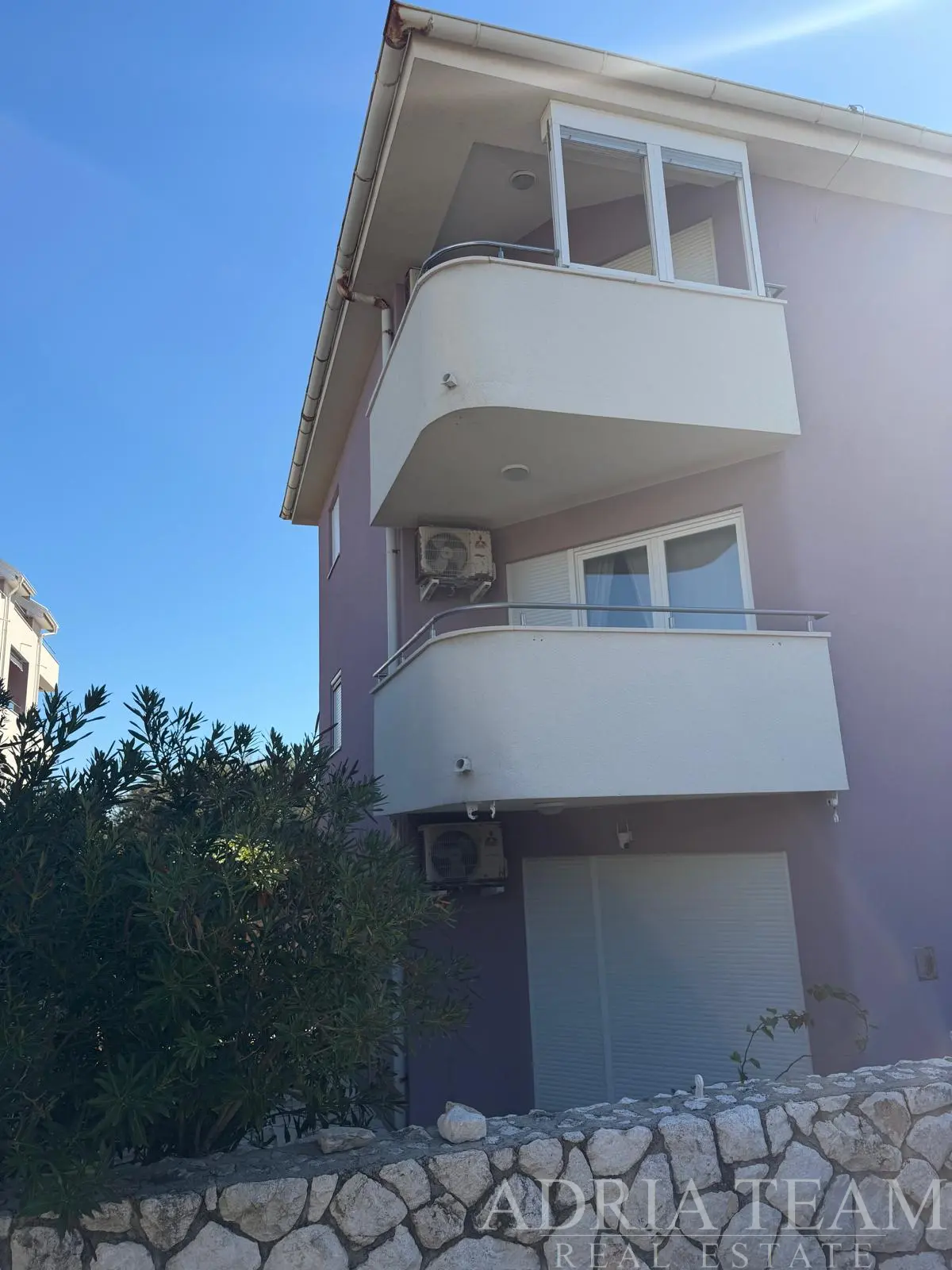 Namješten dvosoban apartman, samo 90 m od mora - Mandre, otok Pag