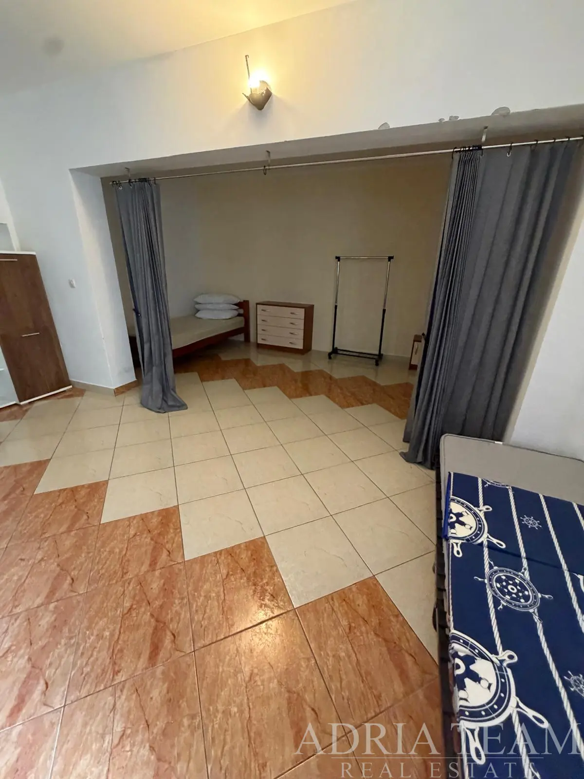 DVA STANA U PRIZEMLJU ZA RENOVACIJU – INVESTICIJSKA PRILIKA – PAG