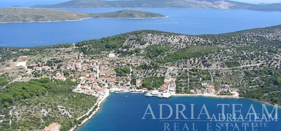 GRAĐEVINSKO ZEMLJIŠTE 1884m2, 1. RED DO MORA - NA OTOKU ZVERINCU U BLIZINI ZADRA nekretnina za prodaju