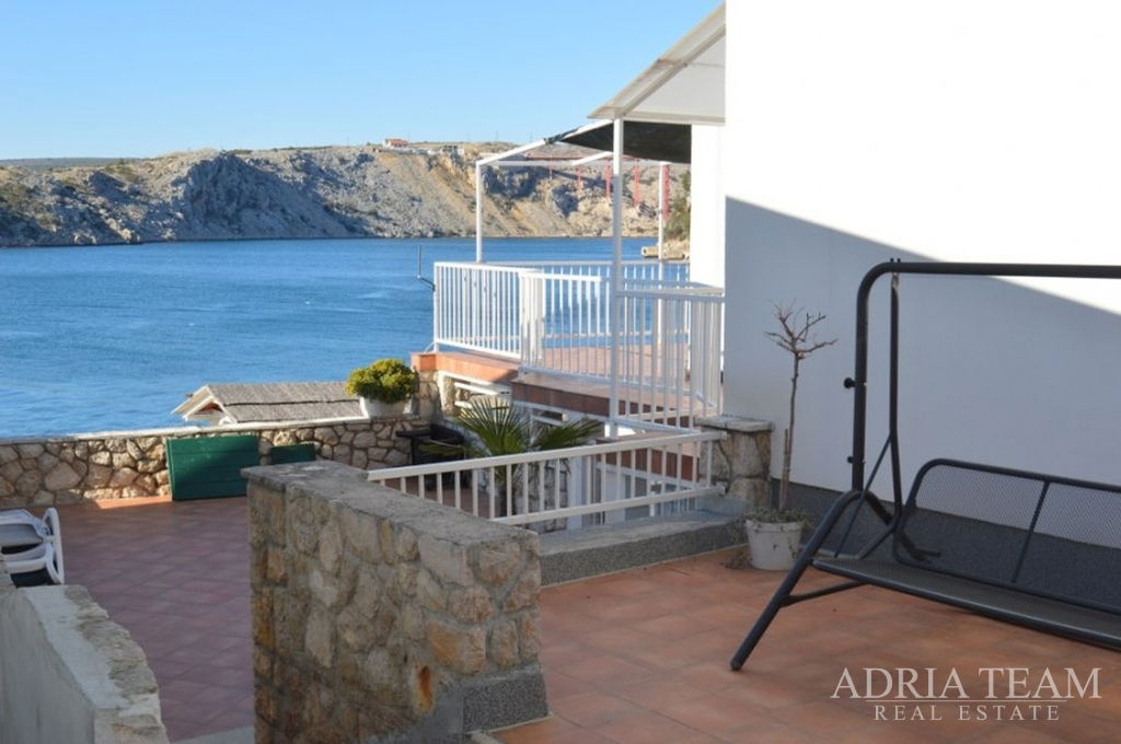 KATNICA S 4 STANA I UGOSTITELJSKIM OBJEKTOM – 1. RED DO MORA – MASLENICA