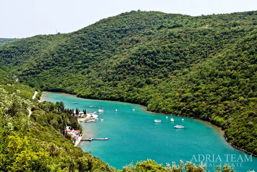POLJOPRIVREDNO ZEMLJIŠTE POGODNO ZA TURIZAM – OKOLICA ROVINJA (KANFANAR)