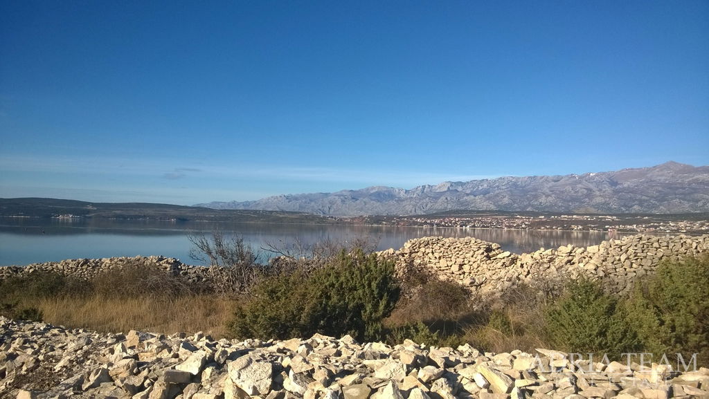 GRAĐEVINSKA PARCELA S PANORAMSKIM POGLEDOM NA MORE – NOVIGRAD