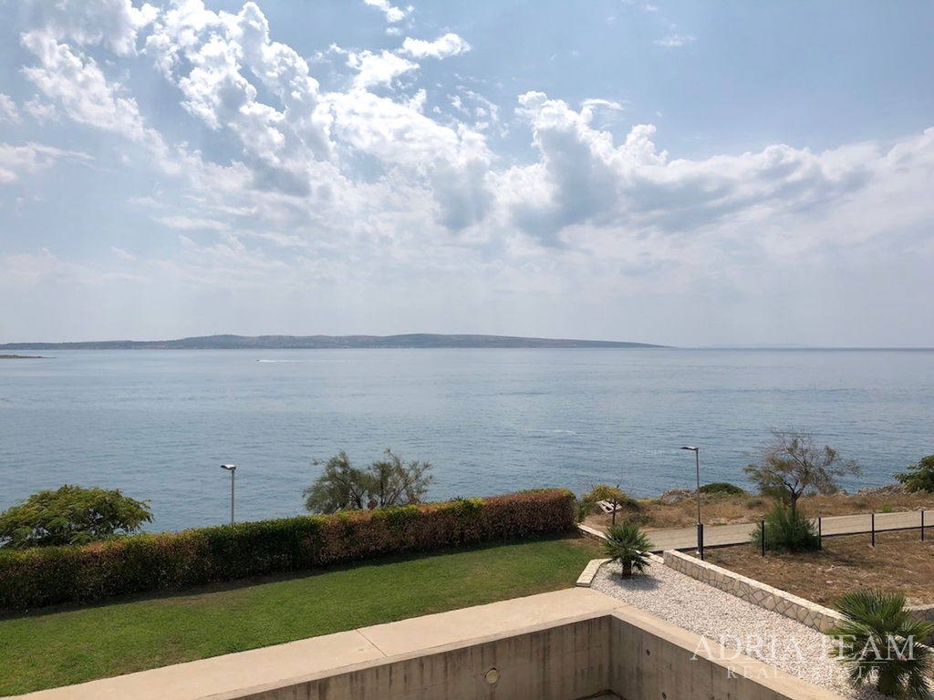 LUKSUZNI APARTMAN S PANORAMSKIM POGLEDOM  – POVLJANA, PAG