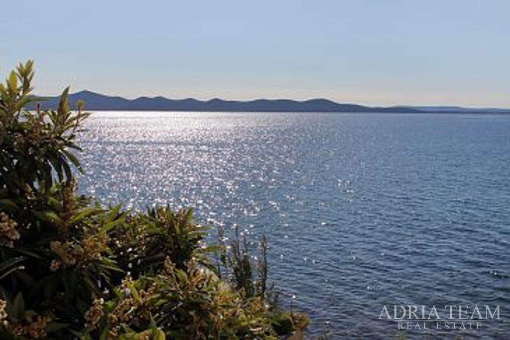 GRAĐEVINSKO ZEMLJIŠTE PRVI RED DO MORA – KOŽINO, ZADAR – IZVRSNA INVESTICIJSKA PRILIKA