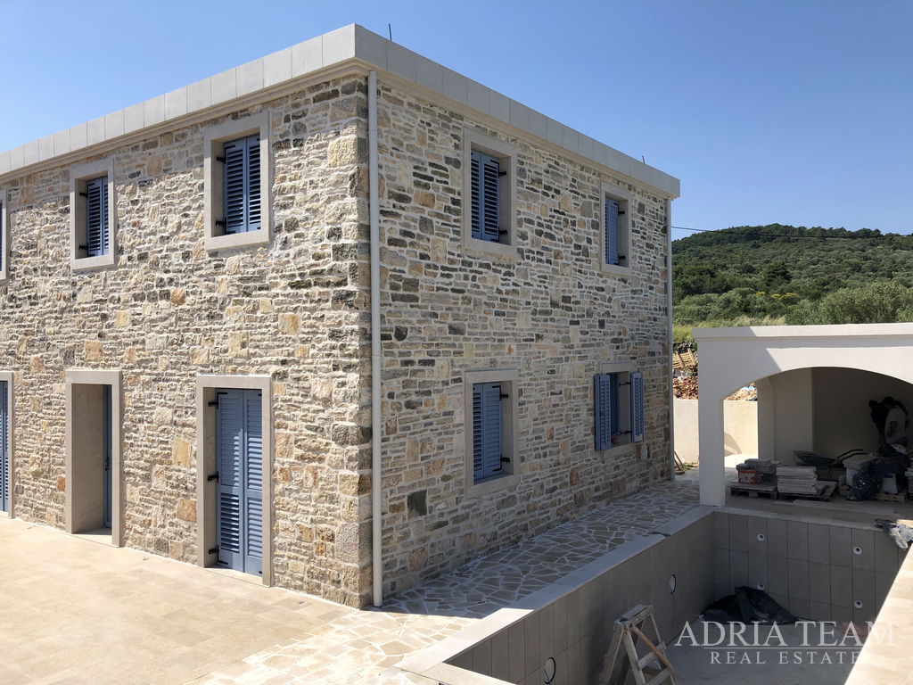 LUKSUZNA KAMENA VILA S BAZENOM – PAŠMAN