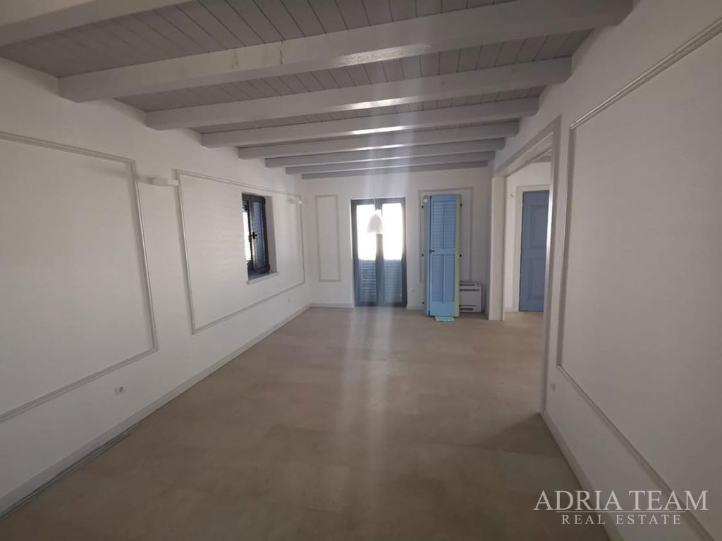 LUKSUZNA KAMENA VILA S BAZENOM – PAŠMAN