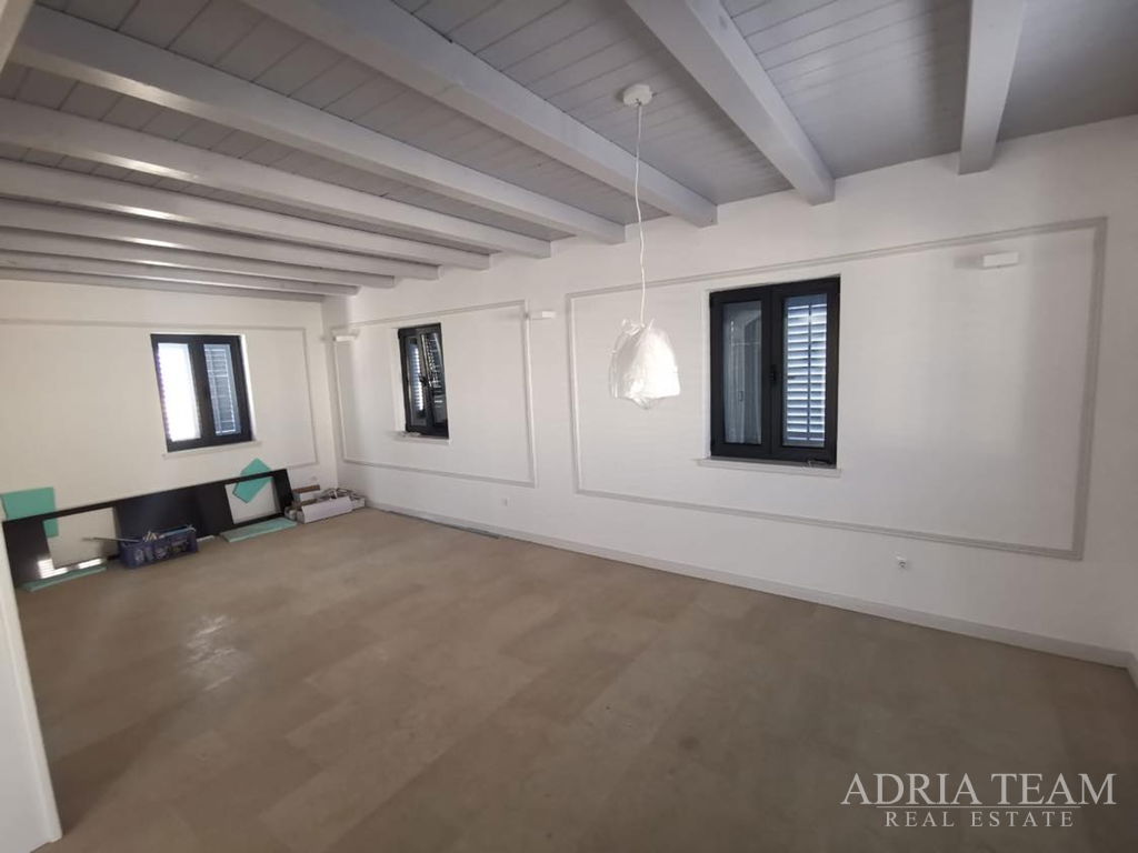 LUKSUZNA KAMENA VILA S BAZENOM – PAŠMAN