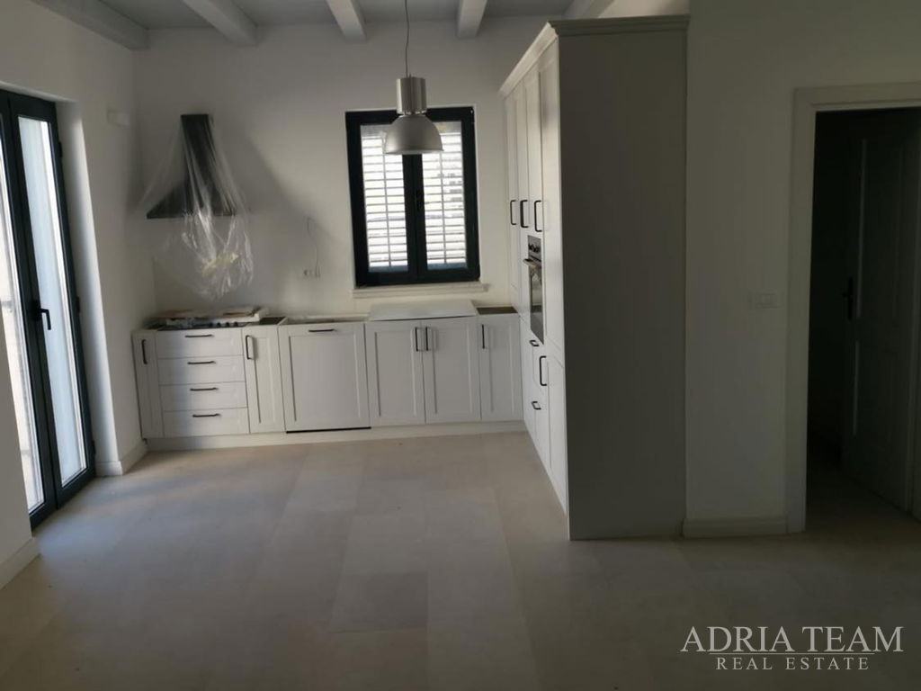 LUKSUZNA KAMENA VILA S BAZENOM – PAŠMAN