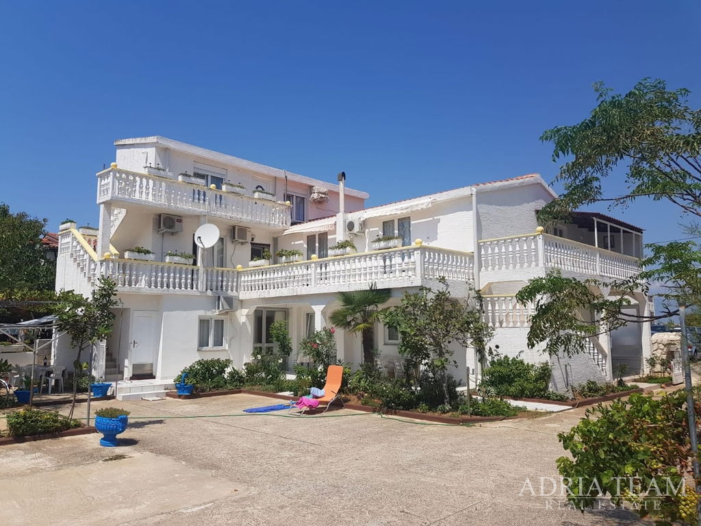 APARTMANSKA KUĆA S POGLEDOM NA MORE - VIR