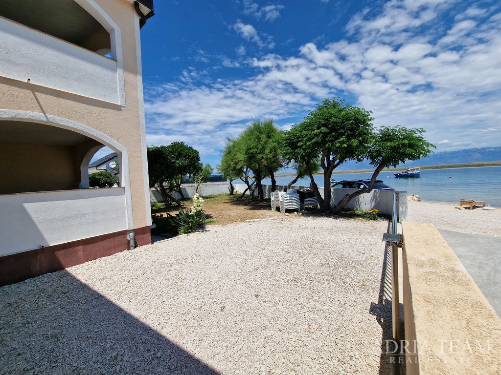 SAMOSTOJEĆA KUĆA S 5 APARTMANA – BLIZINA MORA I PLAŽE – VIR