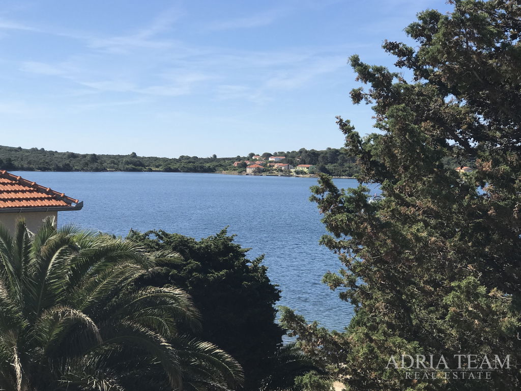 DVOSOBNI APARTMAN 35 M OD MORA S POGLEDOM – VERUNIĆ, DUGI OTOK