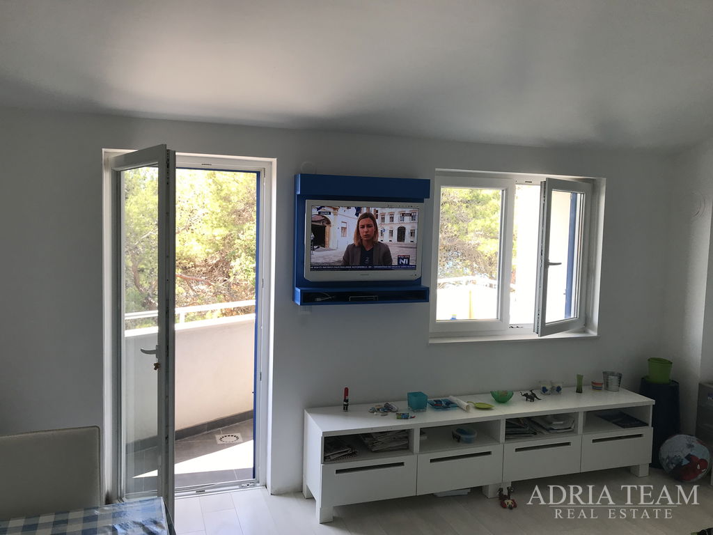 DVOSOBNI APARTMAN 35 M OD MORA S POGLEDOM – VERUNIĆ, DUGI OTOK