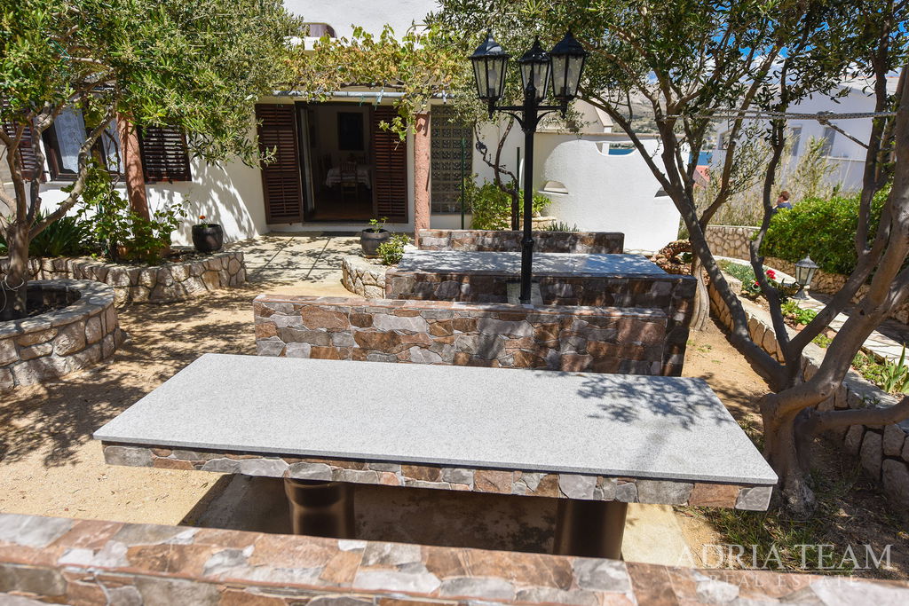 APARTMAN 80,47 m² – 150 M OD MORA – PAG