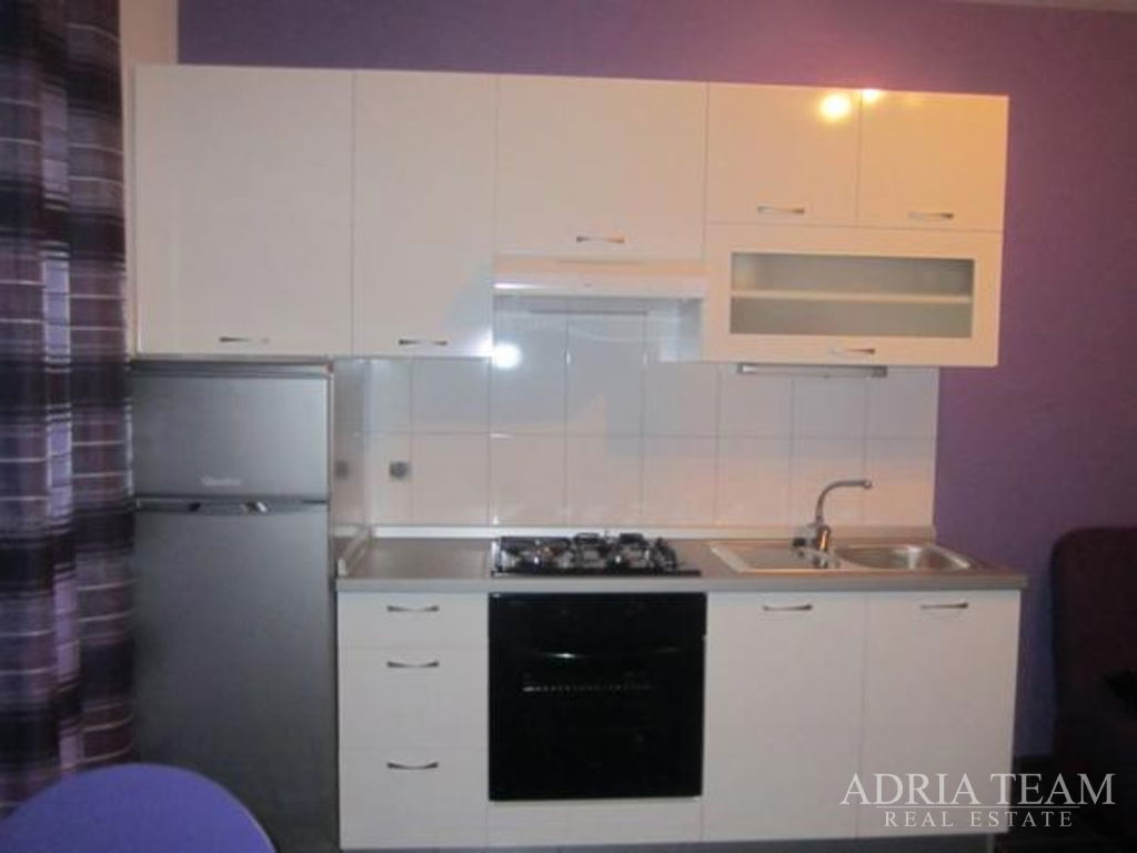APARTMANSKA KUĆA SA 7 APARTMANA – PRIVLAKA