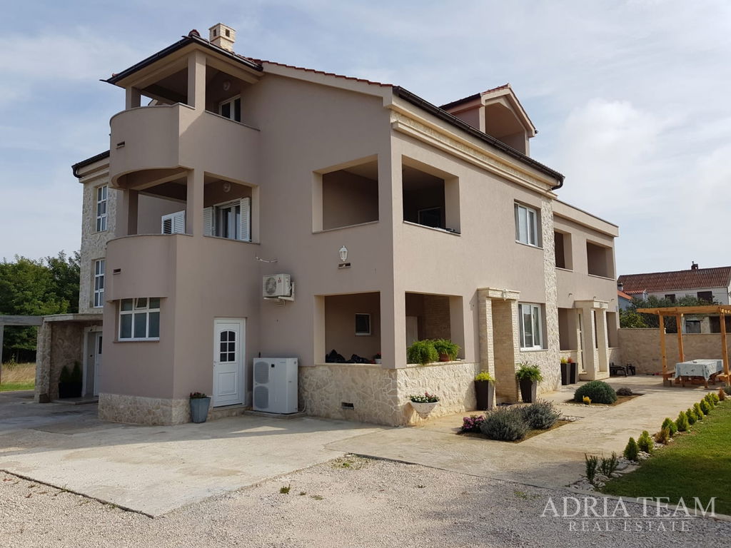 APARTMANSKA KUĆA SA 7 APARTMANA – PRIVLAKA