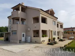 APARTMANSKA KUĆA SA 7 APARTMANA – PRIVLAKA nekretnina za prodaju