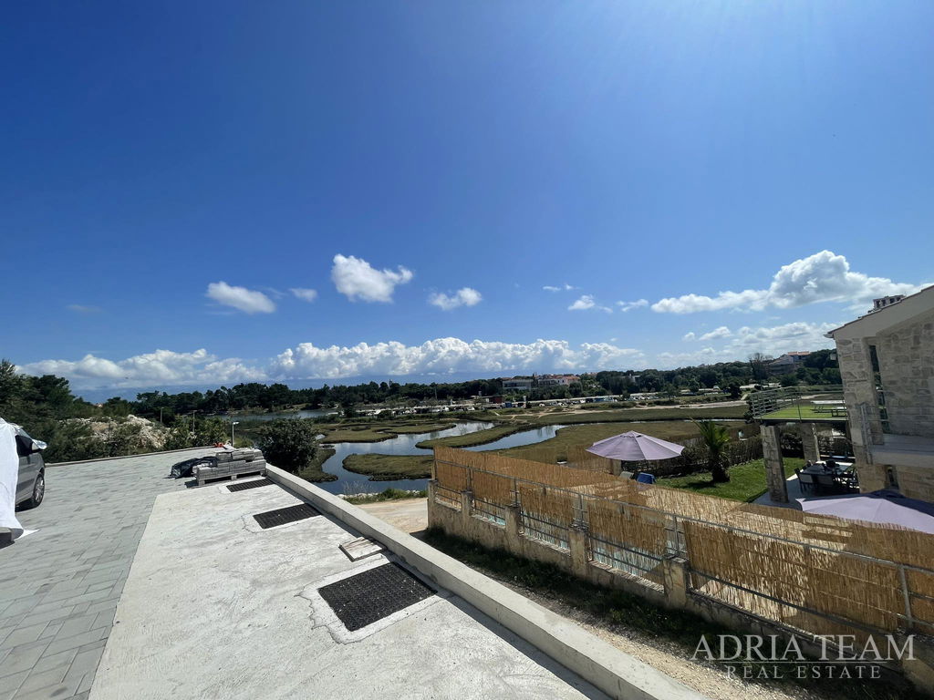 KUĆICA U NIZU, 50 m OD MORA, ODLIČNA POZICIJA - ZATON, NIN
