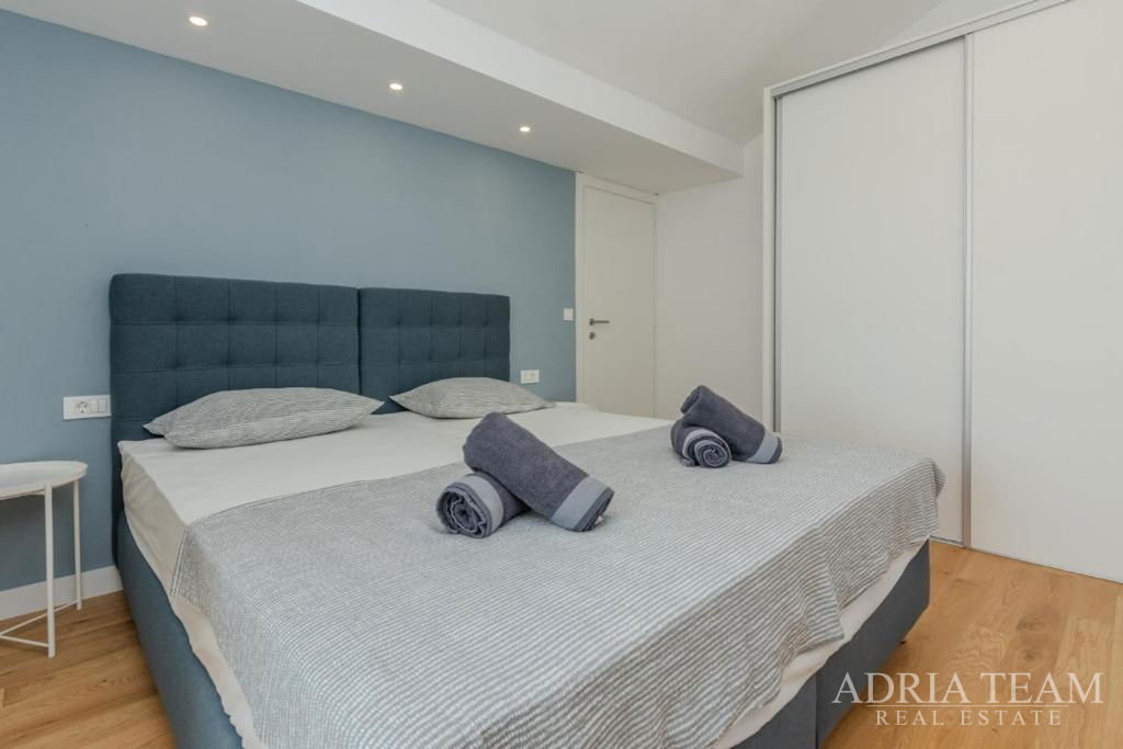 KUĆICA U NIZU, 50 m OD MORA, ODLIČNA POZICIJA - ZATON, NIN