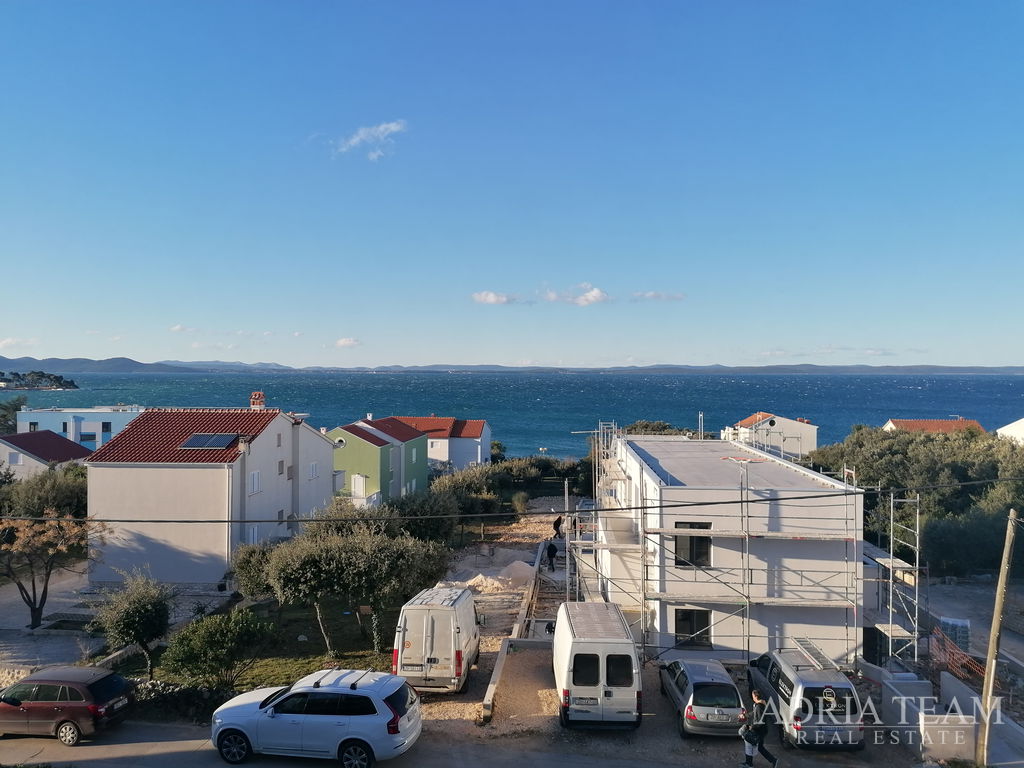 APARTMANSKA KUĆA S 3 APARTMANA, 120 m OD MORA - PETRČANE, ZADAR